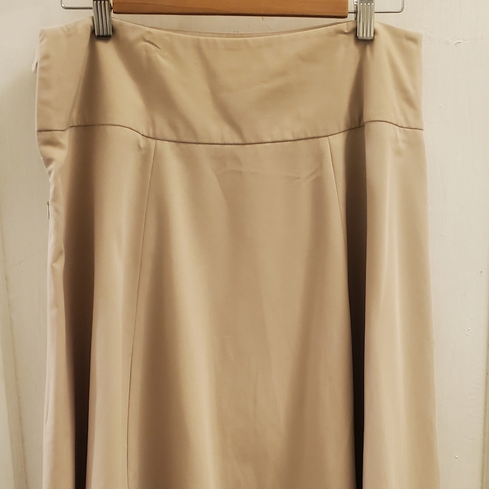 Versatile khaki colored skirt